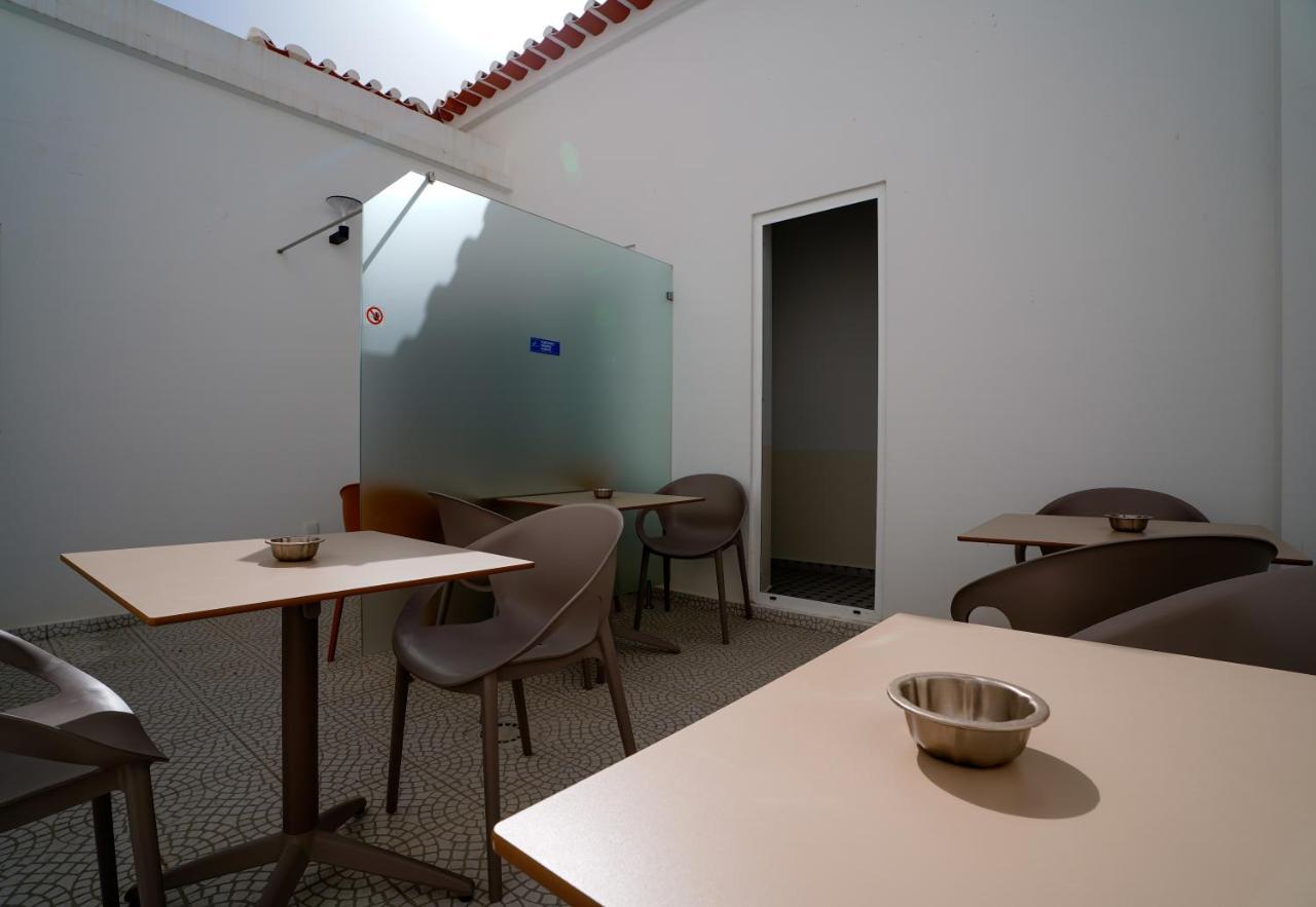 Alameda Guesthouse By Boutique Taipas Garagem Para Motos ปอร์ติเมา ภายนอก รูปภาพ